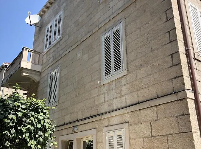 Stone House Apartament *